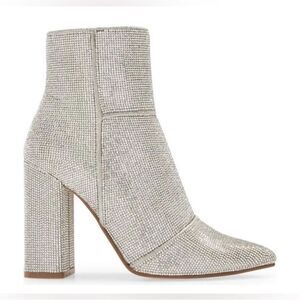 Steve Madden Noticed-R Rhinestone
Silver Heeled Booties Size 9